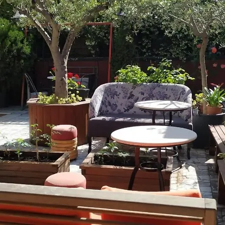 Andre Hostel *